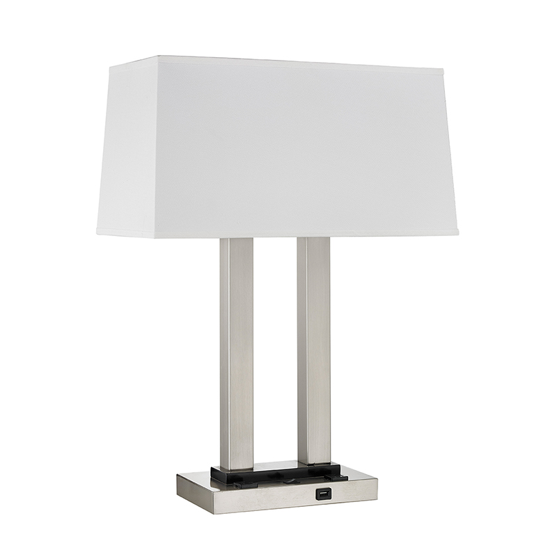 مصباح طاولة منضدة مزدوجة في غرفة الضيوف