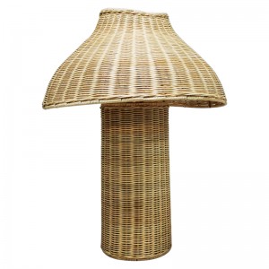 Treehouse Hotel Rattan Table Lamp مع جسم راتان طبيعي في غرفة ضيوف الفندق