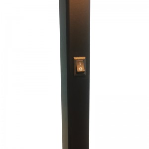 أريكة فندق Waterwalk بجانب مصباح الأرضية مع الانتهاء من الأسود غير اللامع في غرفة الضيوف