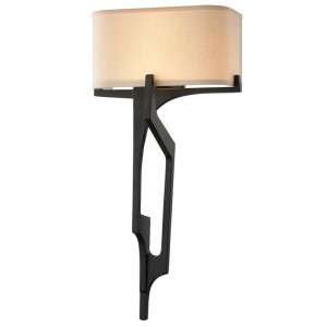 Hyatt Hotel Hand Hand Wall Metal Sconce with Dark Bronze Finish and Half Rettangular Acced في الممر النموذجي للفندق