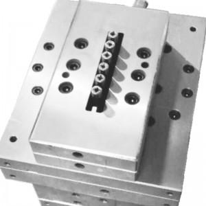 PE قالب بثق البلاستيك الخشبي المصنوع في الصين