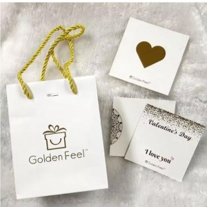 فاخرة مطبوعة صغيرة معاد تدويرها أكياس التسوق الأكياس الورقية مع اسم العمل لتعبئة المجوهرات مع مقبض