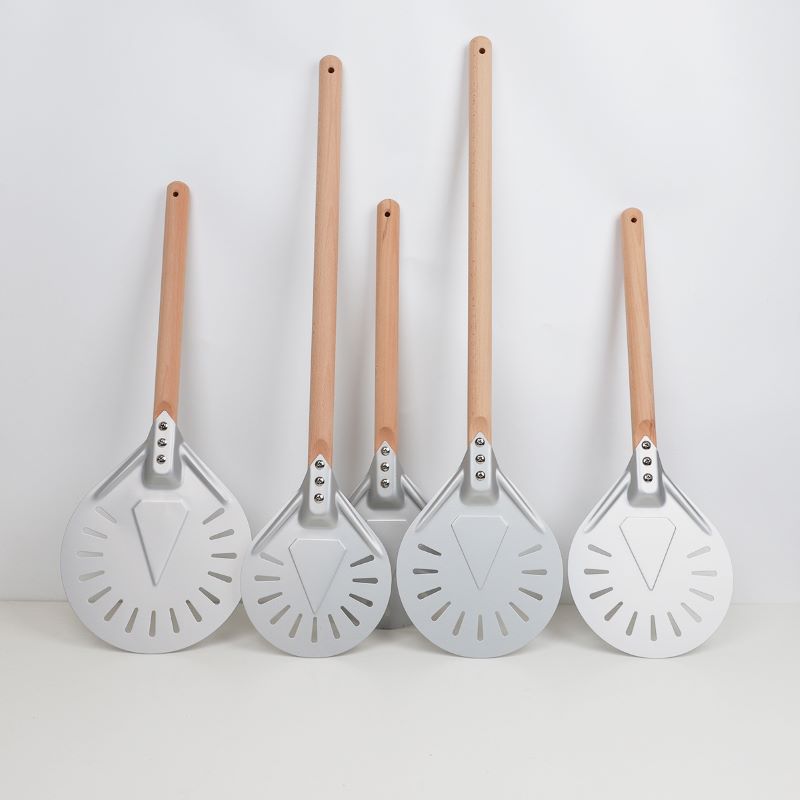 1670816928.jpg Beech wood handle pizza turners.jpg